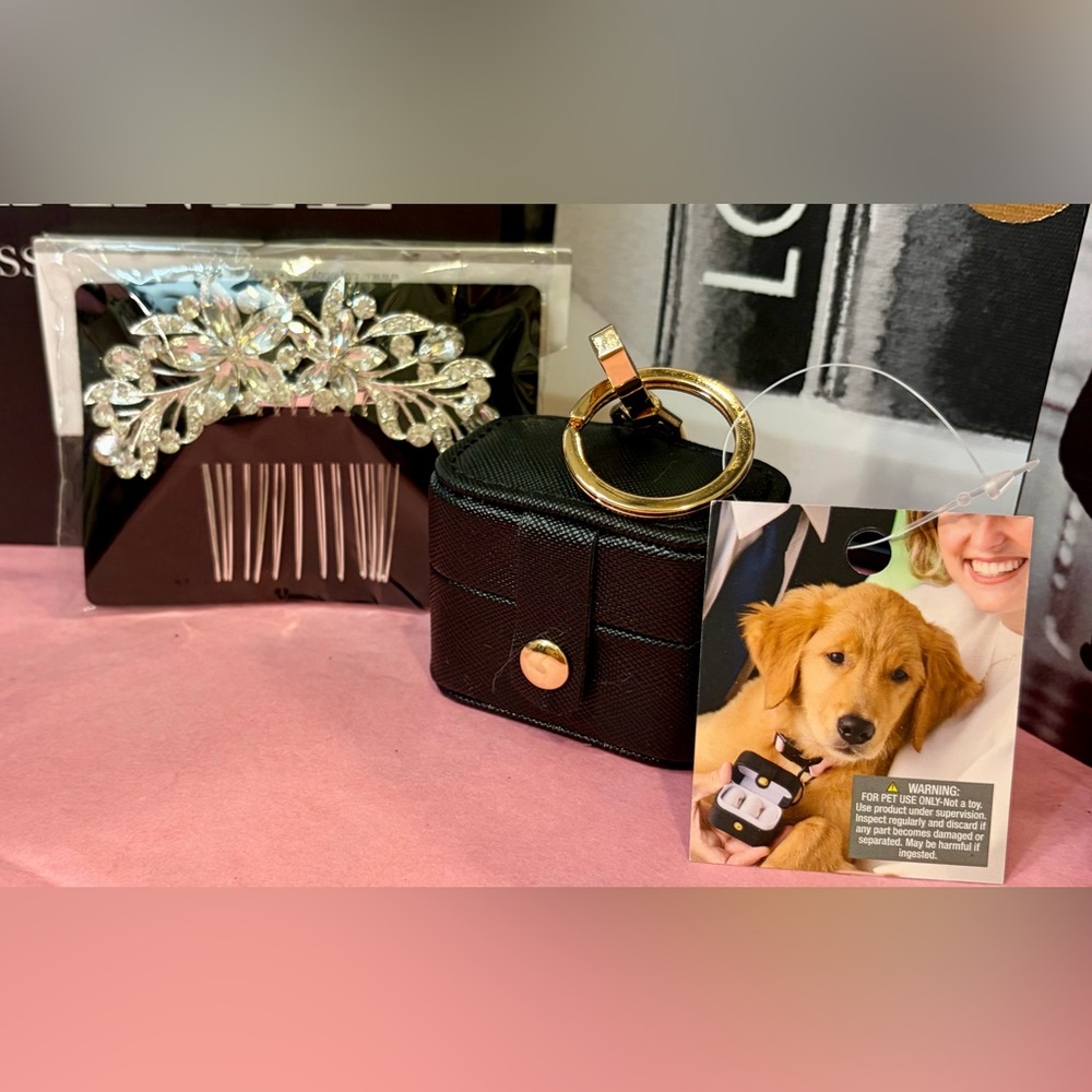 Having your dog in your wedding?
Black 2 Ring Holder For Dog Collars & Hair Comb - Picture 2 of 6
